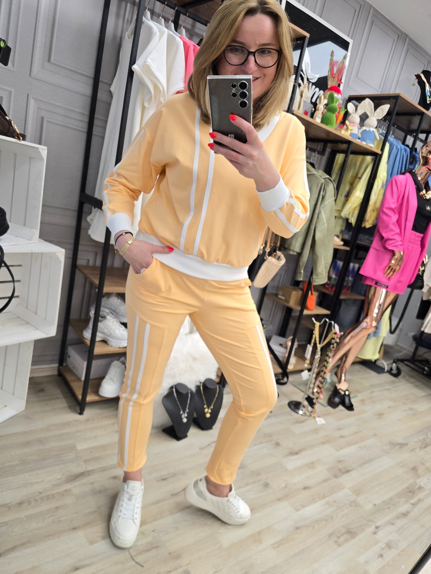 Zweiteiliges Freizeit-Set mit weißen Streifen – ADI la..mu