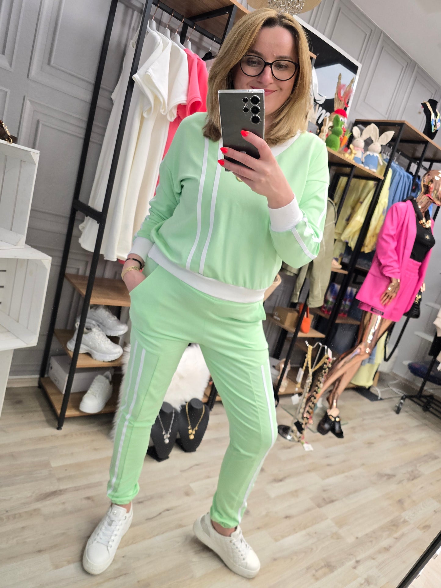 Zweiteiliges Freizeit-Set mit weißen Streifen – ADI la..mu