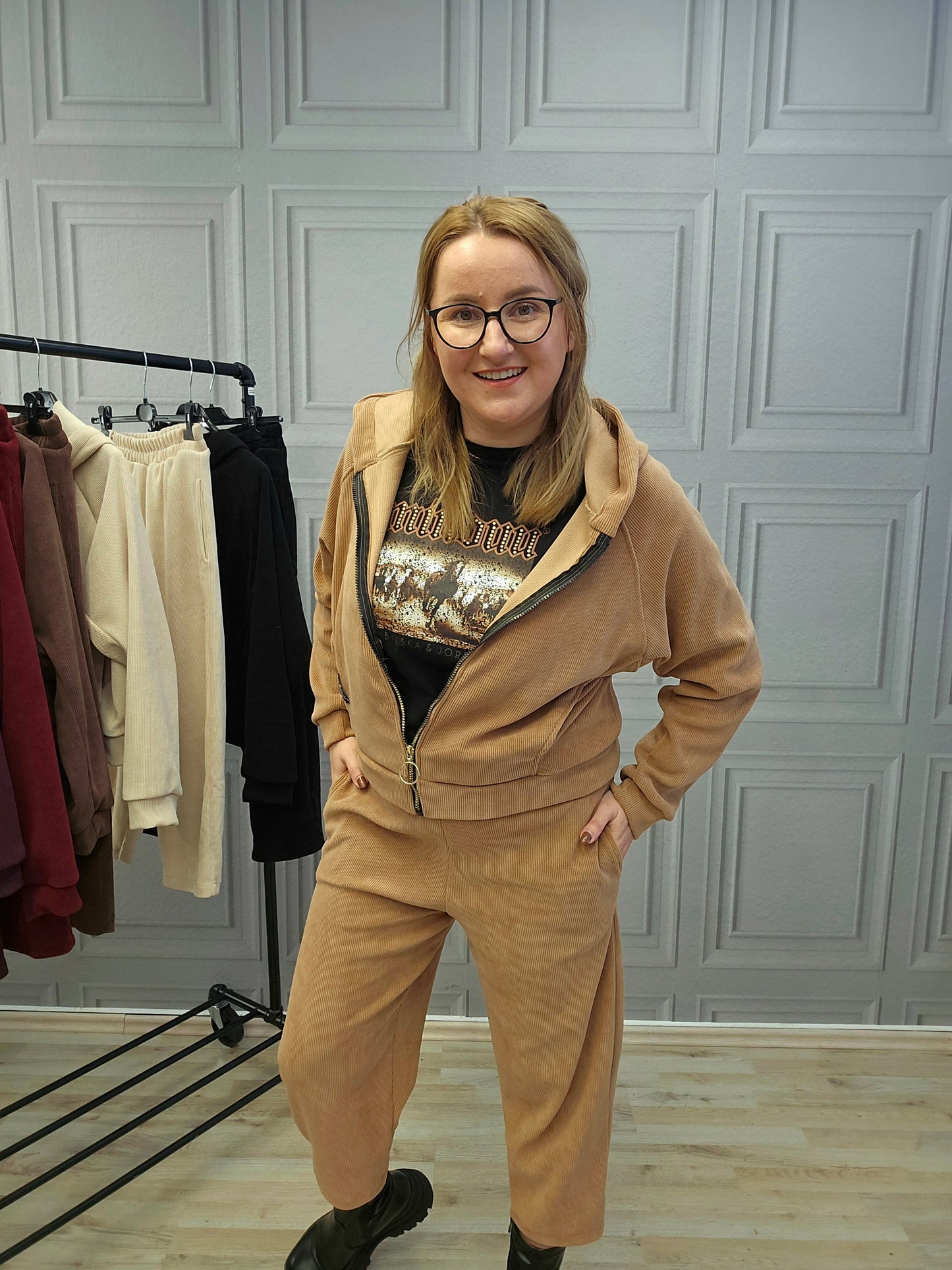 Cord Anzug Hose und Jacke von Minouu Camel Minouu