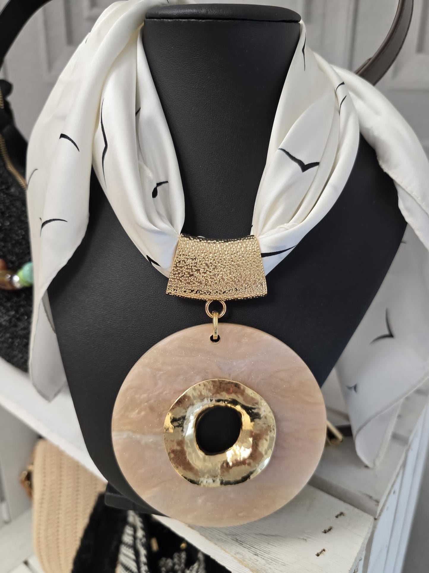 Tuch mit Schmuck - Halskette Ramoneska