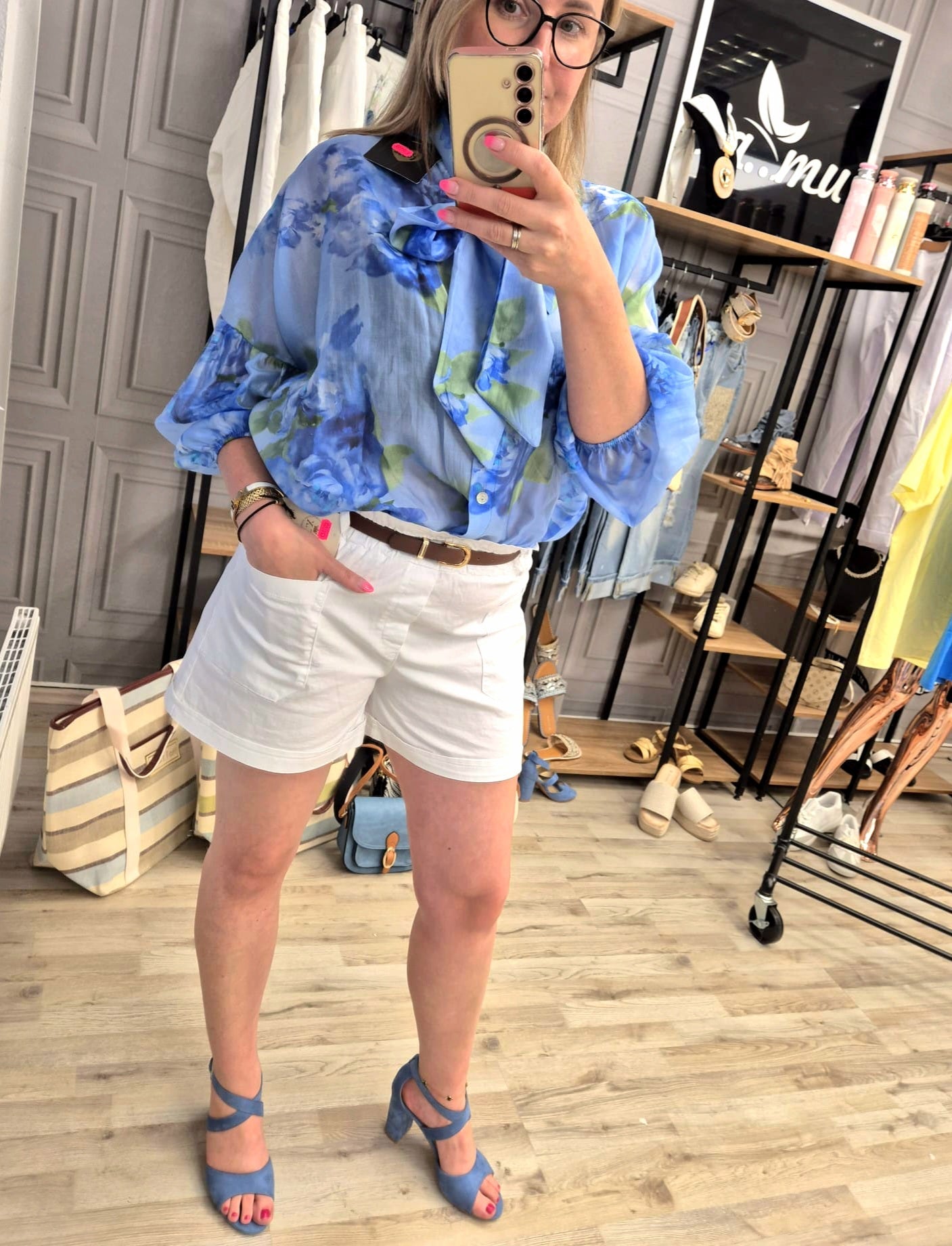 Kurze Shorts mit Gürtel Ramoneska