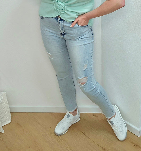 Jeans hell blau mit Löcher Ramoneska