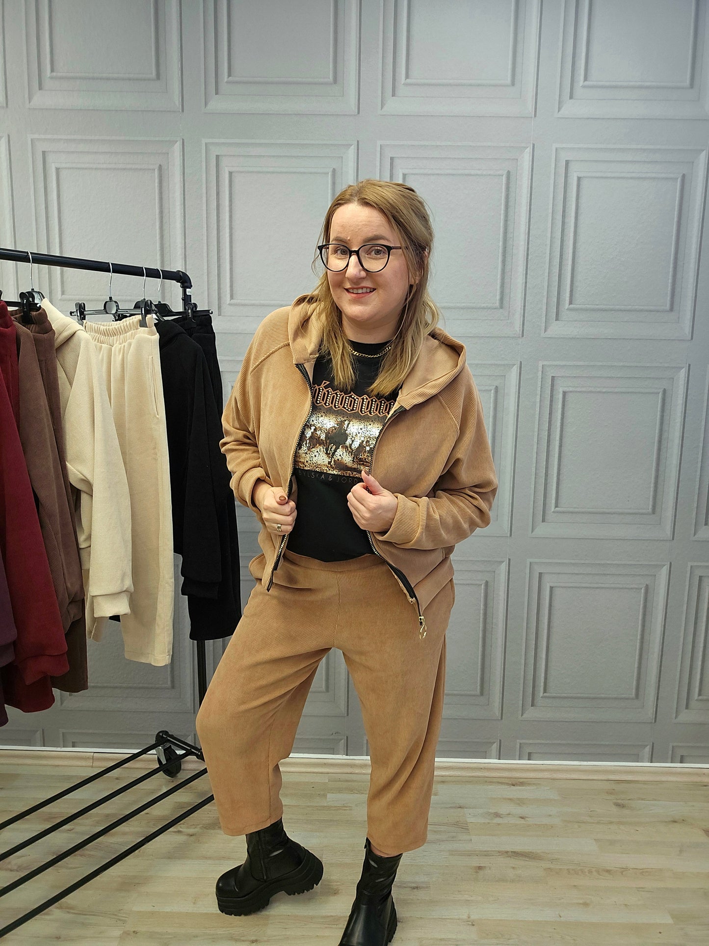 Cord Anzug Hose und Jacke von Minouu Camel Minouu