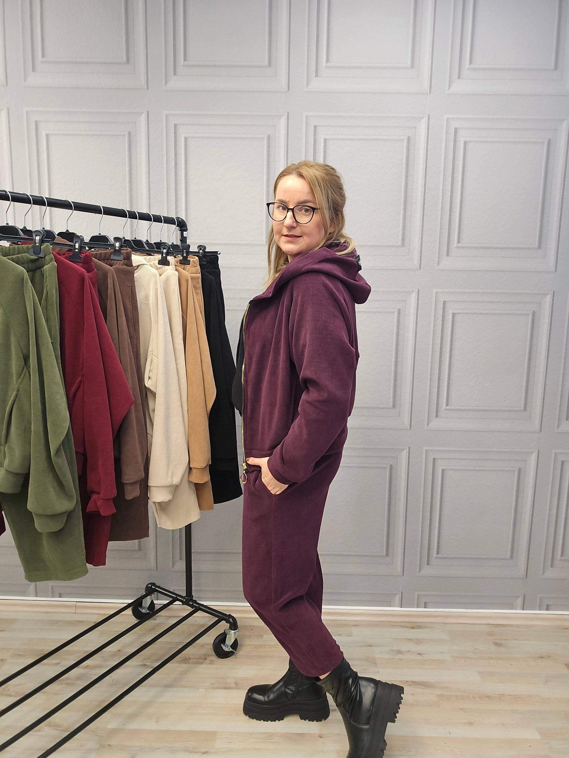 Cord Anzug Hose und Jacke von Minouu Pflaume Minouu