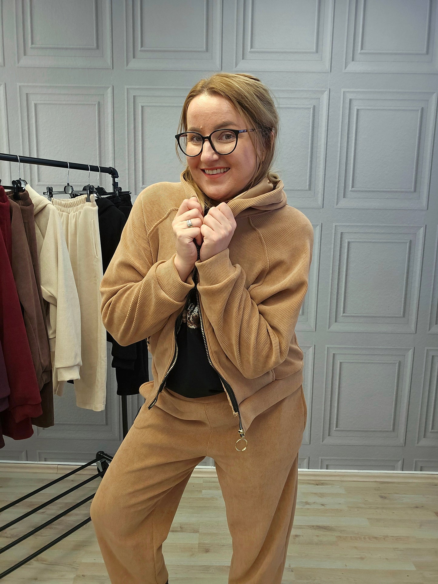 Cord Anzug Hose und Jacke von Minouu Camel Minouu