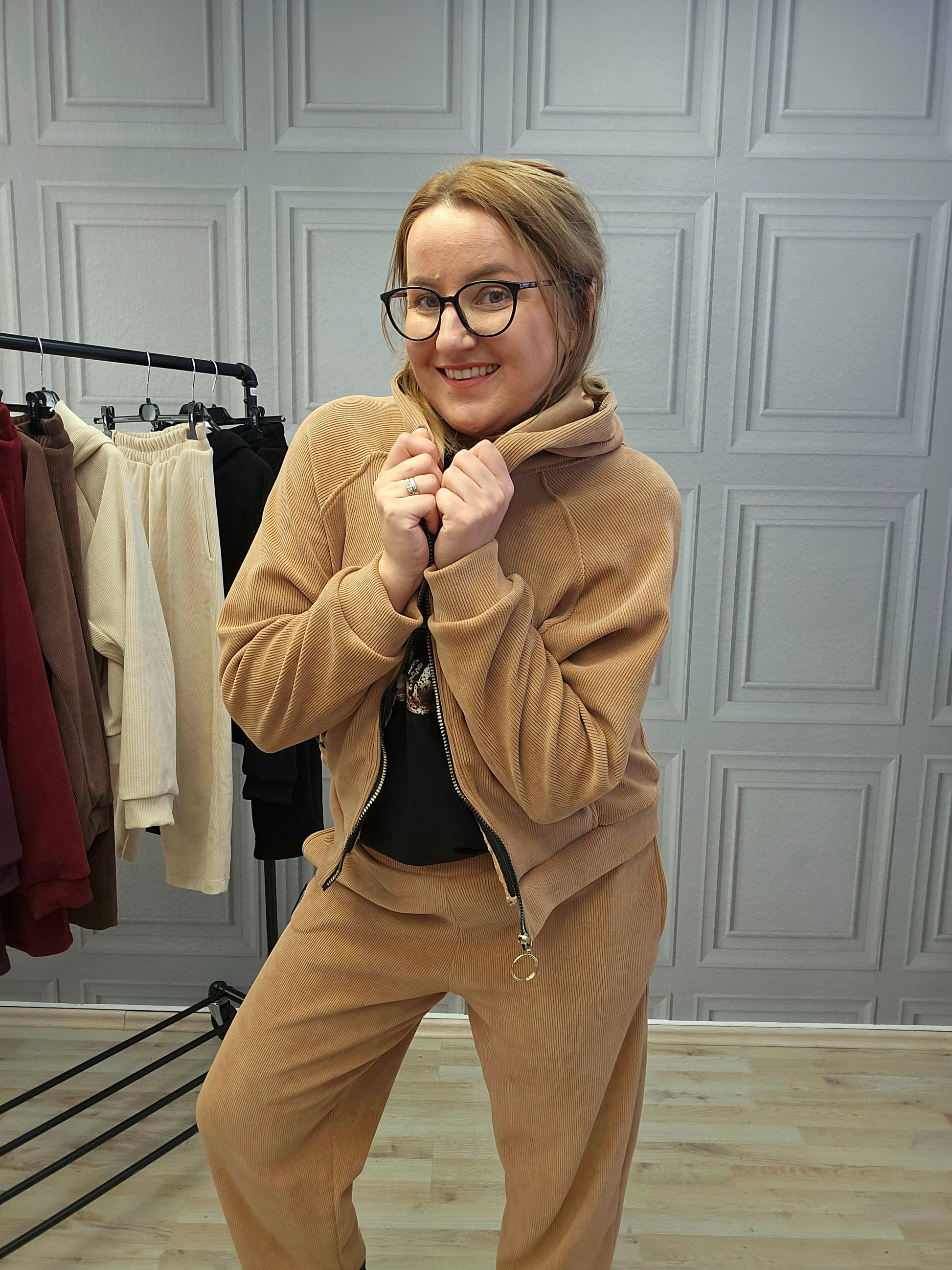 Cord Anzug Hose und Jacke von Minouu Camel Minouu