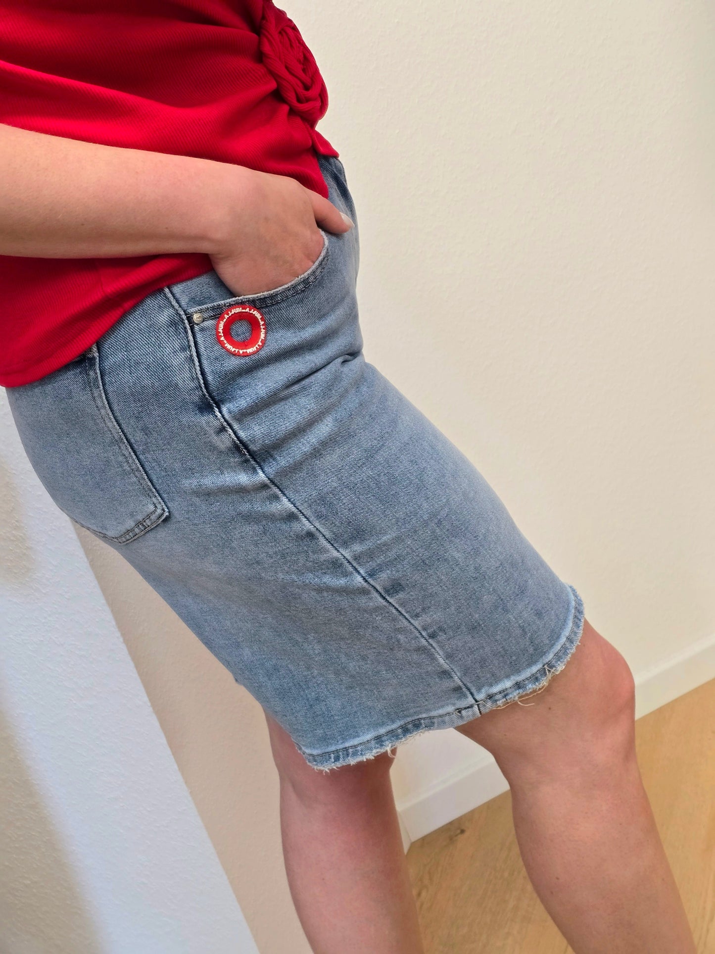 Jeans Shorts la..mu Anhänger rot la..mu