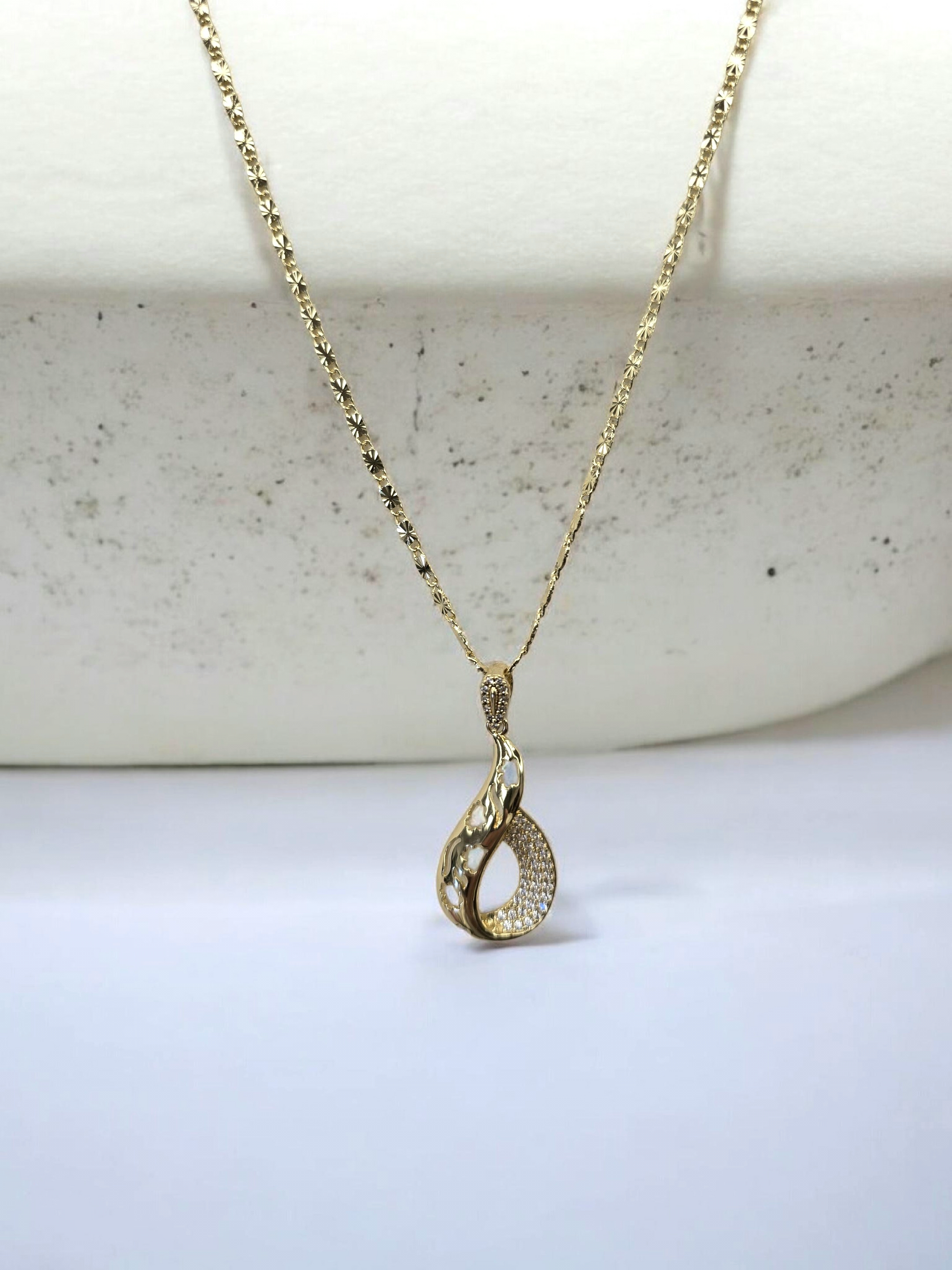 Elegante Goldkette mit Anhänger 'Luxury Twist' Massimocontti