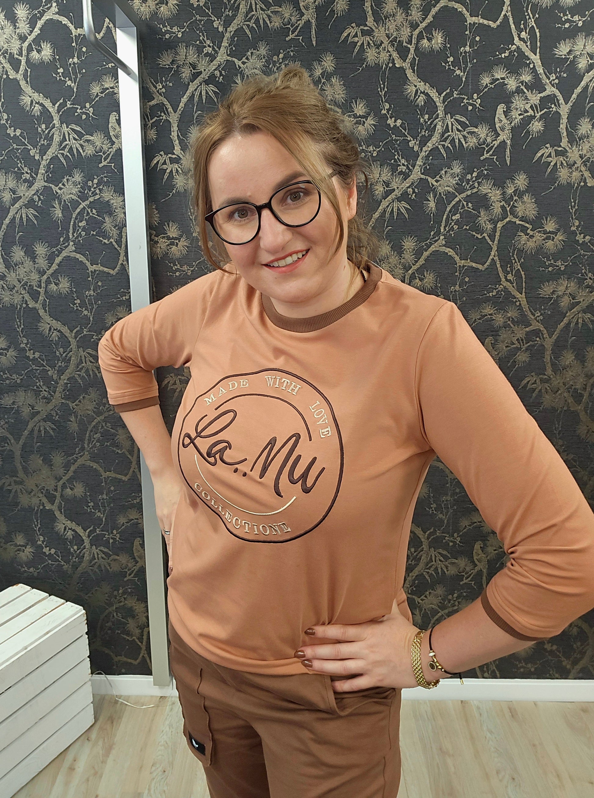 Bluse Stickerei Logo la..mu camel la..mu