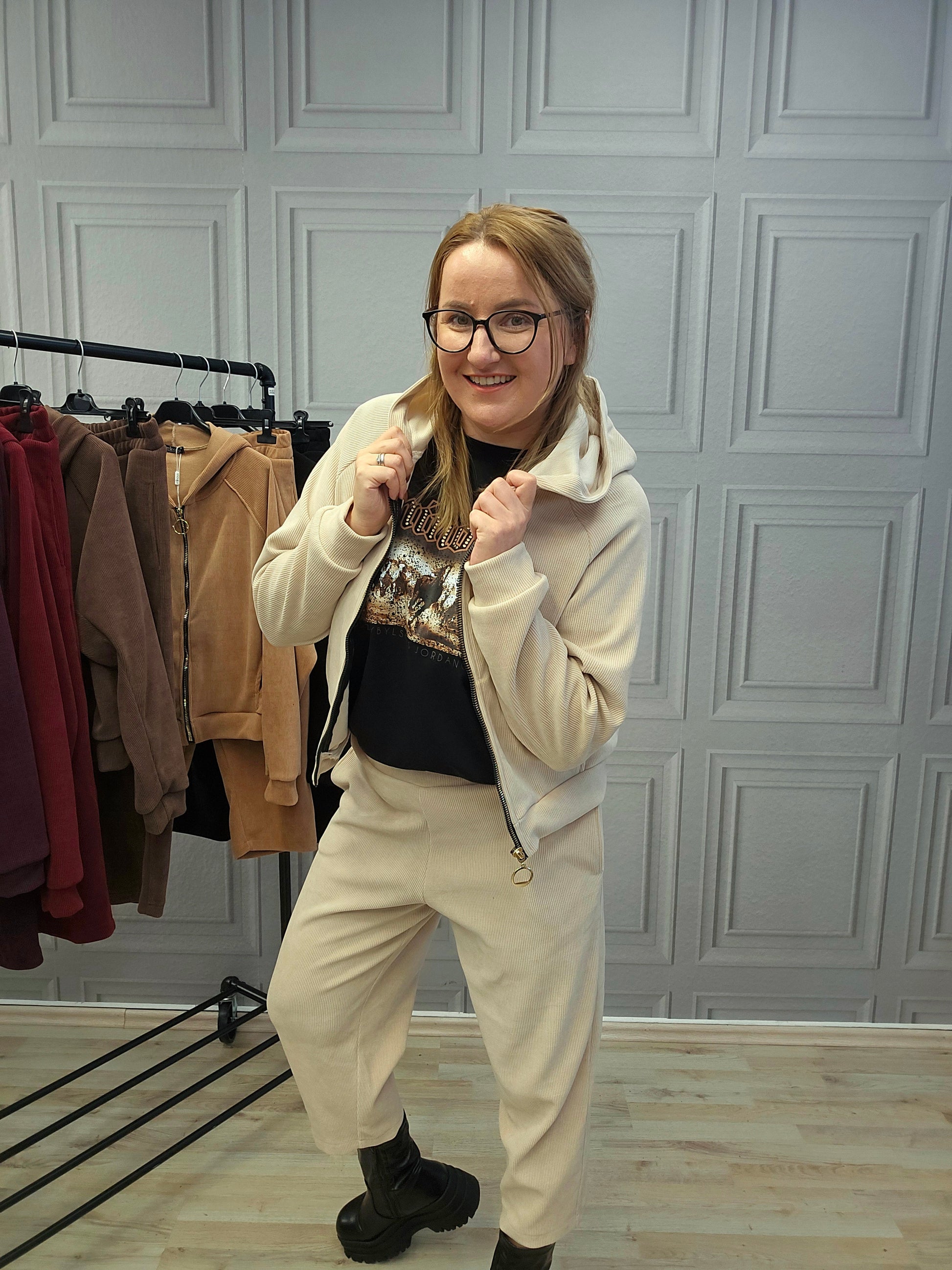 Cord Anzug Hose und Jacke von Minouu beige Minouu
