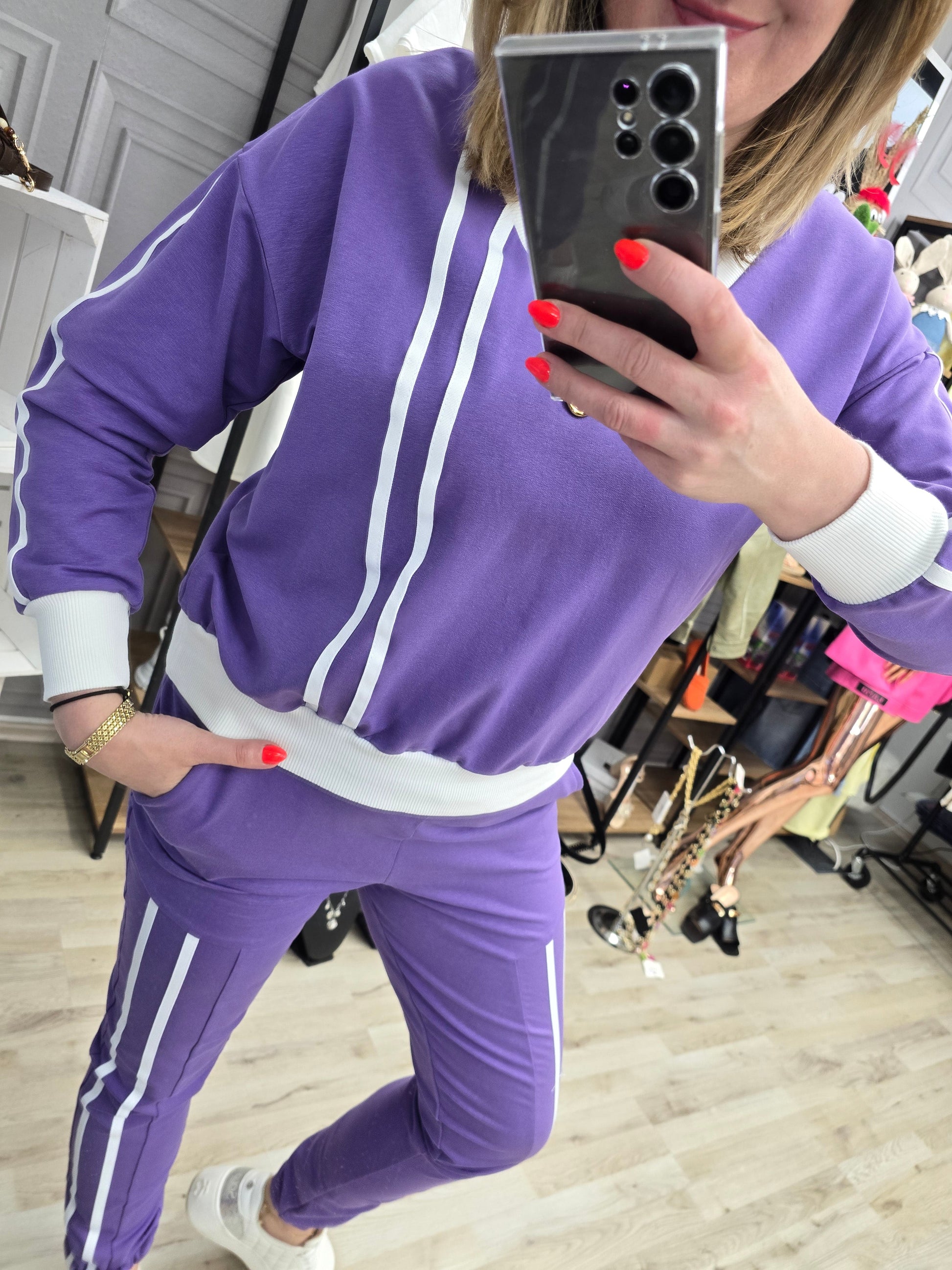 Zweiteiliges Freizeit-Set mit weißen Streifen – ADI la..mu