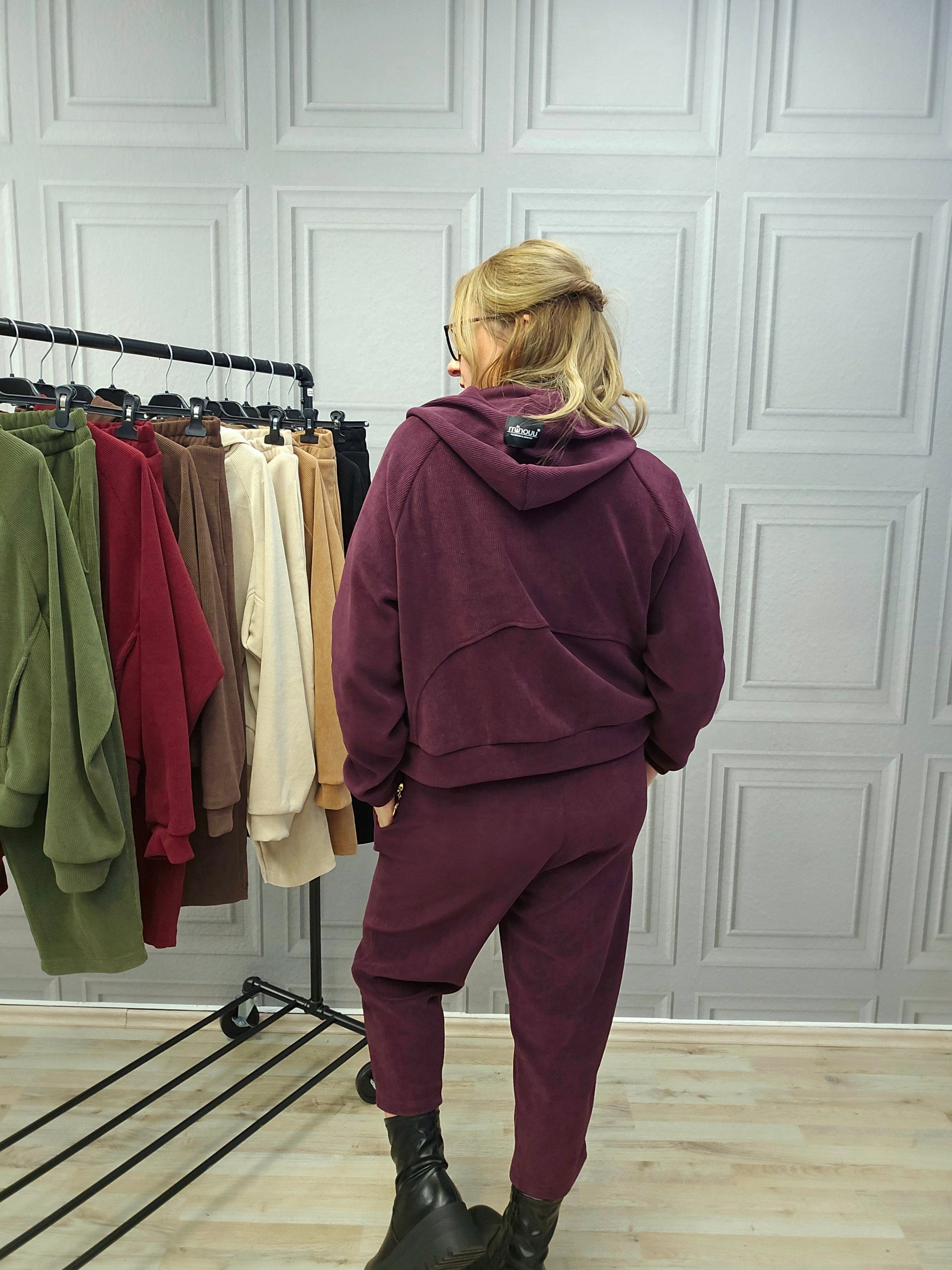Cord Anzug Hose und Jacke von Minouu Pflaume Minouu